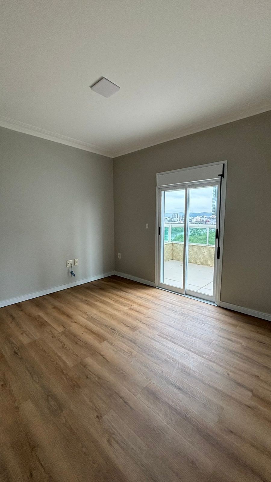 Apartamento Pronto para morar em Balneário Camboriú/SC com 160m² de área privativa sendo 3 suítes 3 vagas de garagem