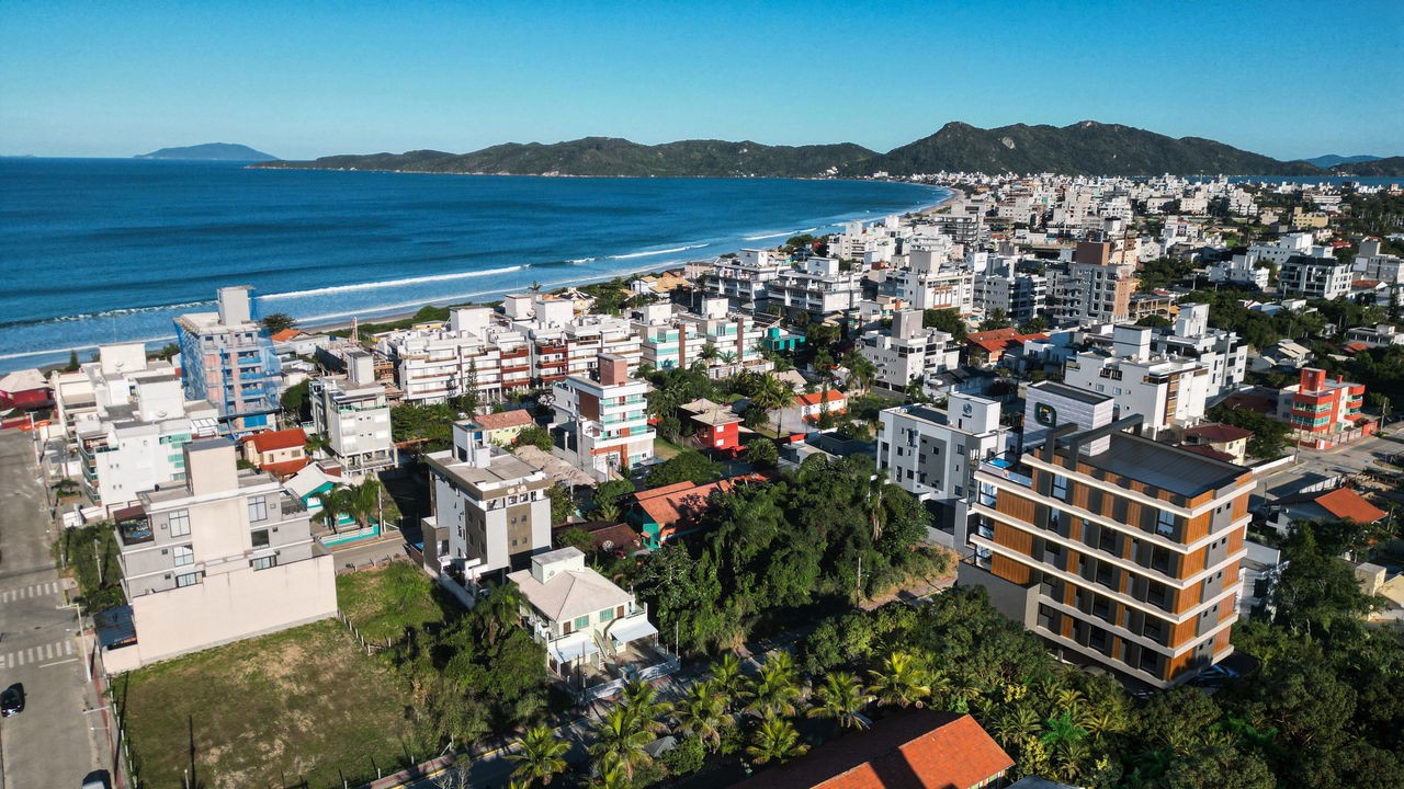 Apartamento em Construção em Bombinhas/SC com 81,45m² área privativa sendo 2 suítes, 1 caga de garagem