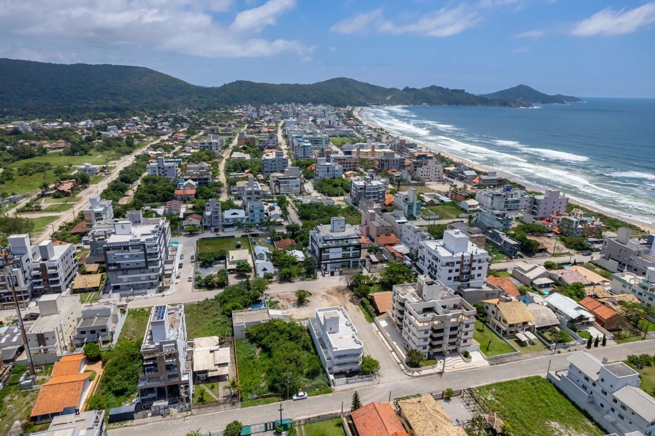 Apartamento Pronto à venda em Bombinhas-SC, Canto Grande: 1 quarto, 1 suíte, 1 banheiro, 1 vaga - 70m². Aproveite!