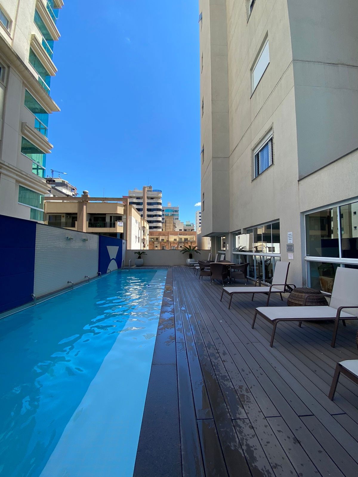 Apartamento Pronto em Itapema/SC com 268,27m² área privativa sendo, 4 suítes, 2 vagas de garagem, área de lazer completa