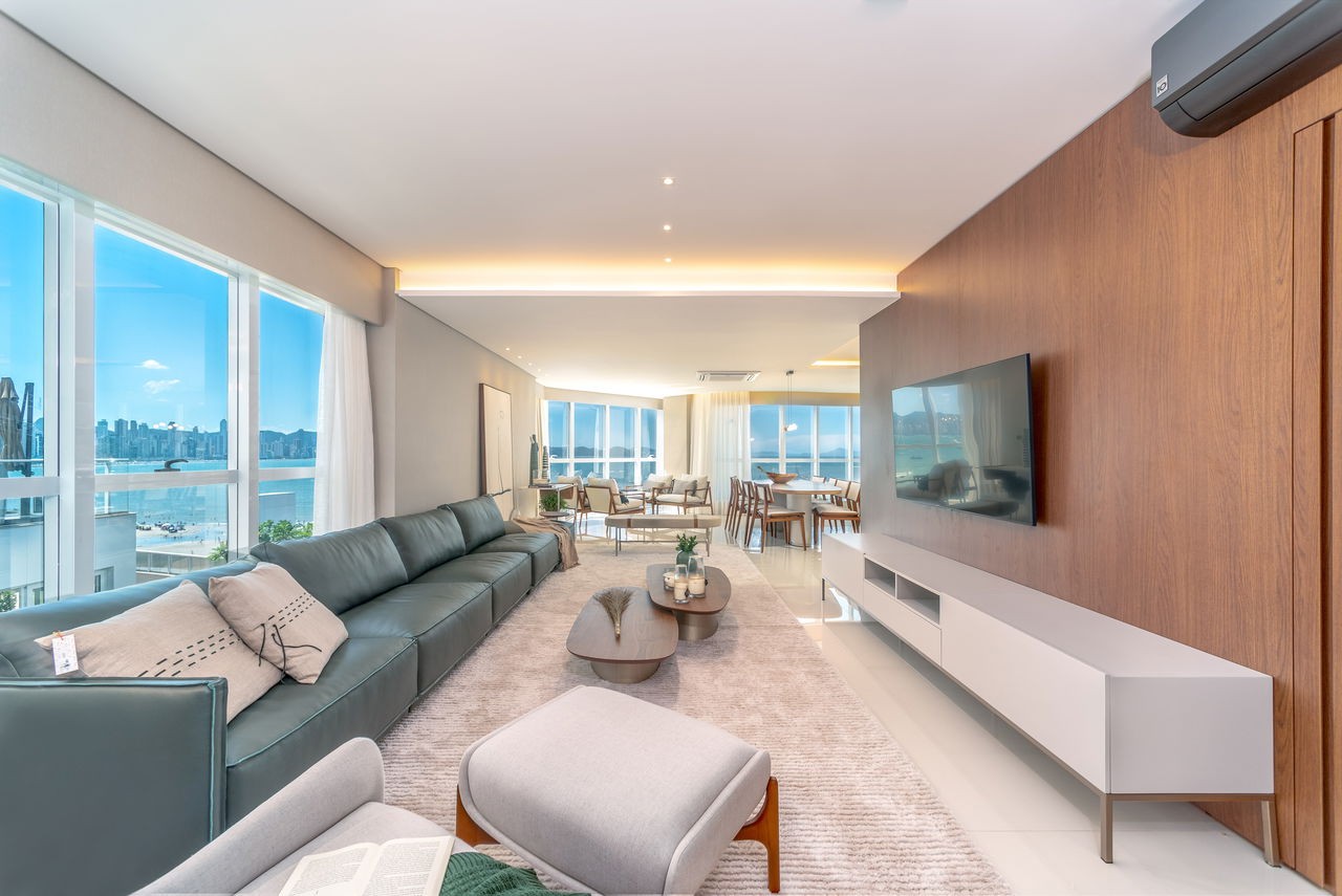 Apartamento de Luxo pronto à Venda no Centro de Balneário Camboriú-SC: 4 Quartos, 4 Suítes, 5 Banheiros, 4 Vagas de Garagem, 237m² de Área