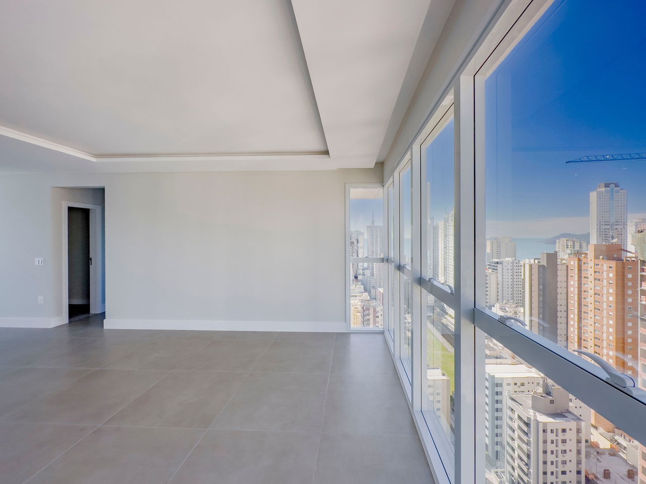 Apartamento de Luxo pronto no Centro de Balneário Camboriú-SC: 03 Quartos, 3 Suítes, 4 Banheiros, 3 Vagas, 135,60m².