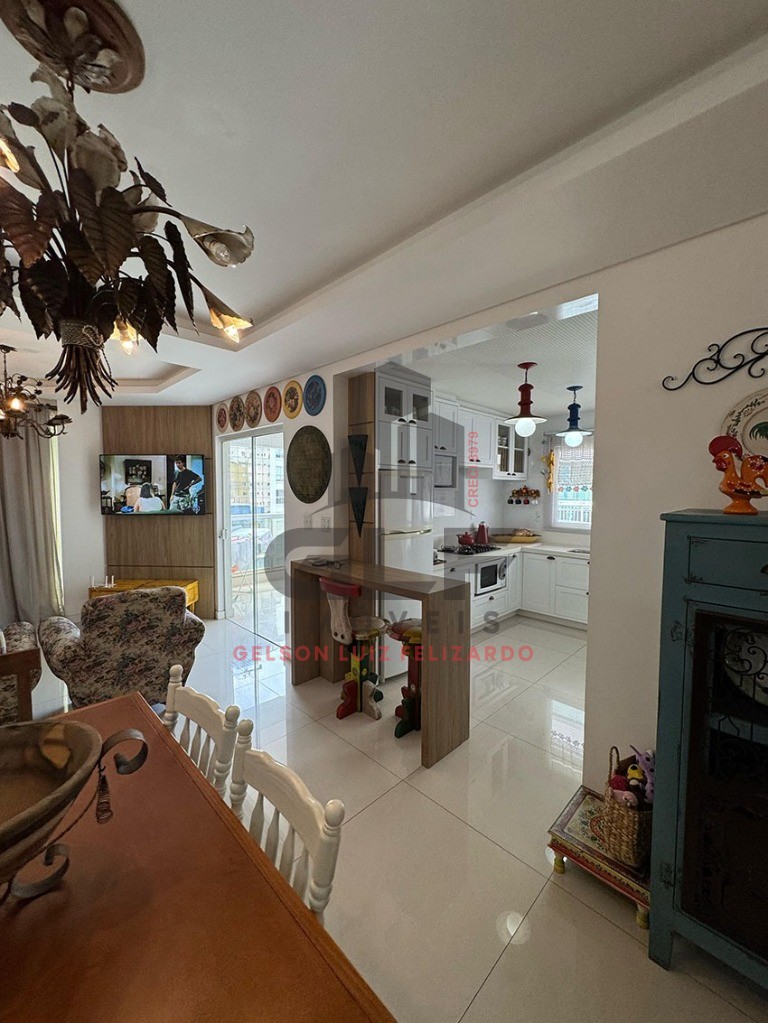 Apartamento de Alto Padrão na cidade de Itapema/SC, no bairro Meia Praia, com 3 Suítes e 2 Vagas de Garagem. Localização Privilegiada.