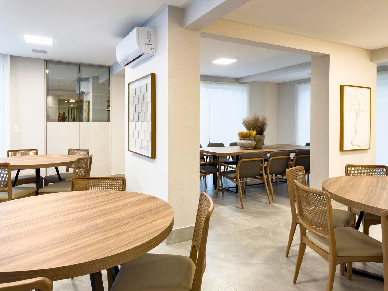 Apartamento de Luxo pronto no Centro de Balneário Camboriú-SC: 03 Quartos, 3 Suítes, 4 Banheiros, 3 Vagas, 135,60m².