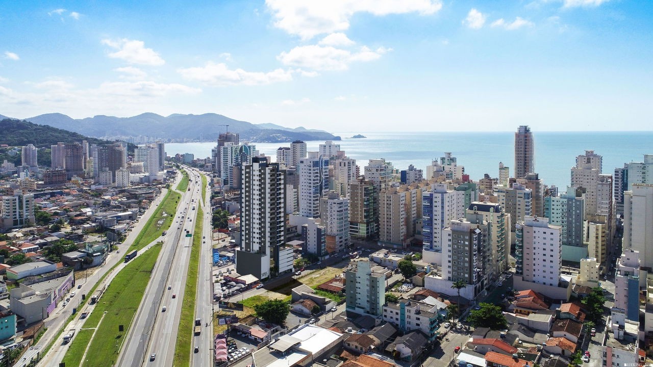 Sala comercial em construção, em itapema/sc, com 1,000,00m² 