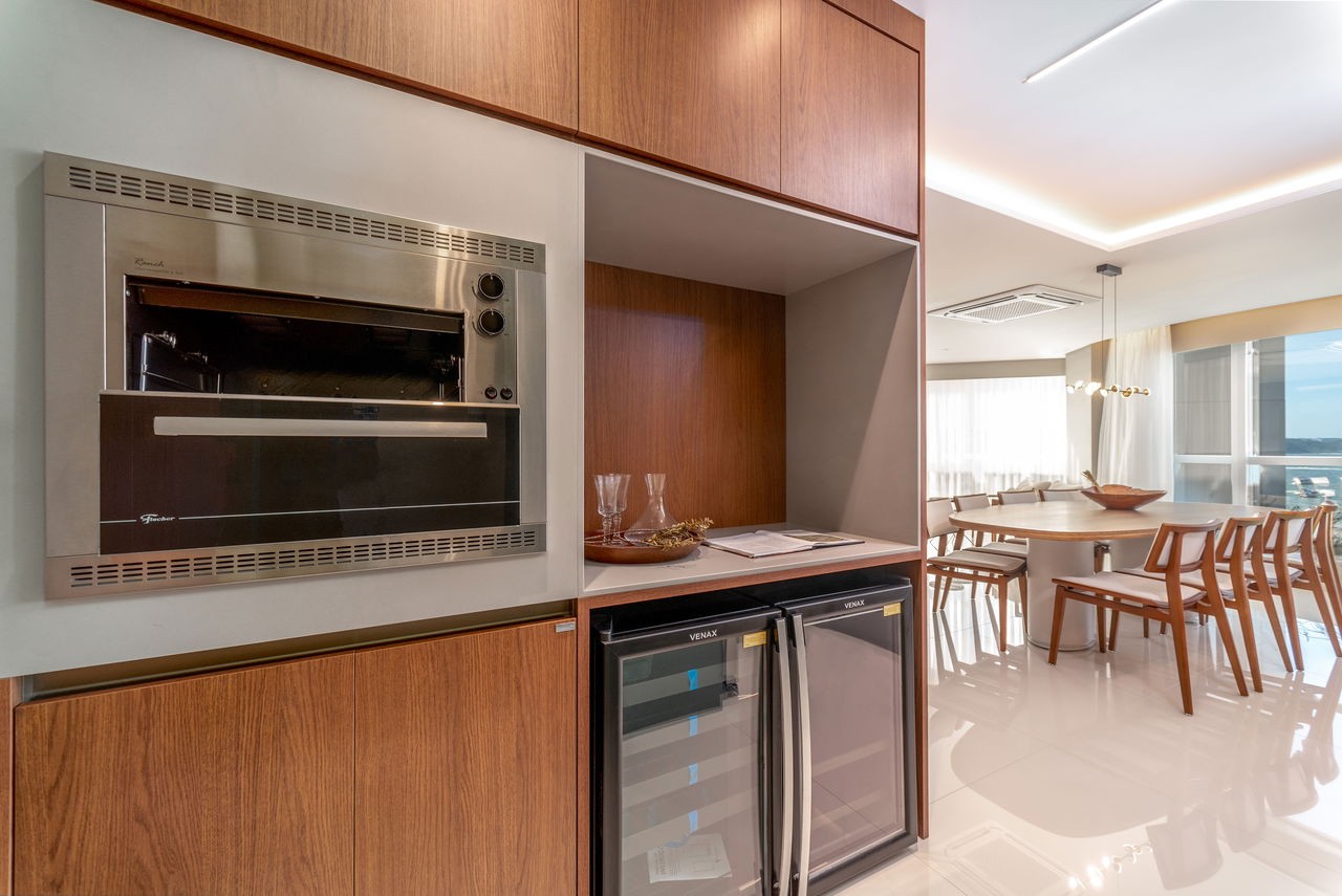 Apartamento de Luxo pronto à Venda no Centro de Balneário Camboriú-SC: 4 Quartos, 4 Suítes, 5 Banheiros, 4 Vagas de Garagem, 237m² de Área