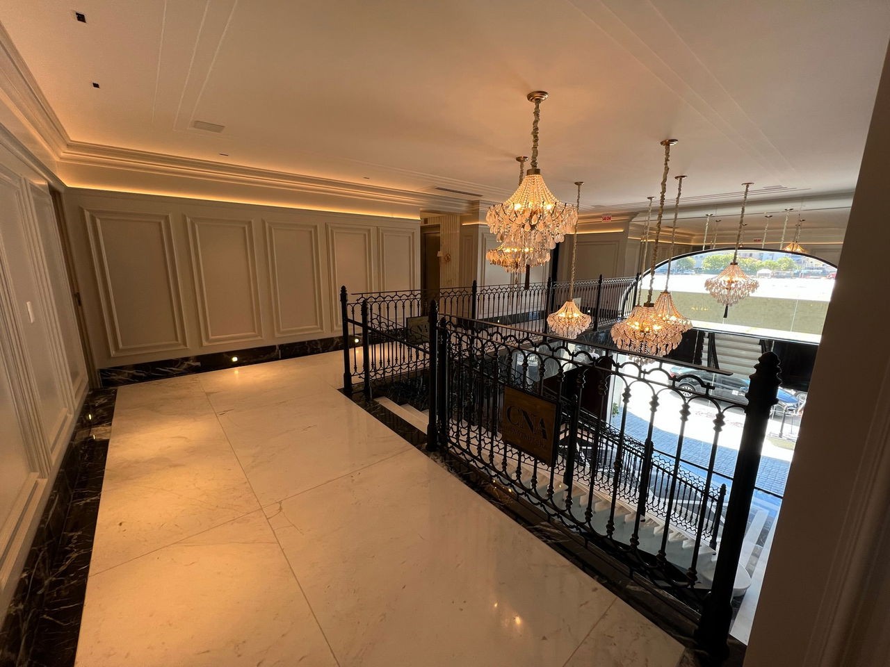 Apartamento de Luxo Frente Mar Pronto Para Morar em Itapema/SC, bairro Meia Praia. 180m², 4 suítes e 3 vagas de garagem. Localização privilegiada.