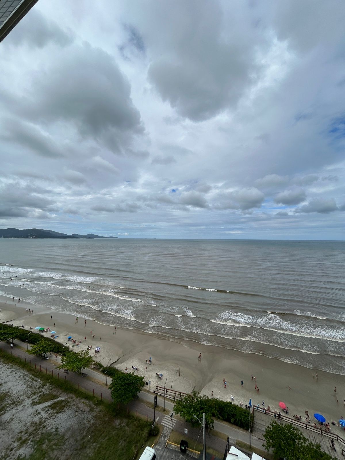 Apartamento Frente Mar Pronto Mobiliado em Itapema/SC no bairro Meia Praia,Localização Privilegiada, 180m² com 4 suítes e 4 vagas de garagem. Investir