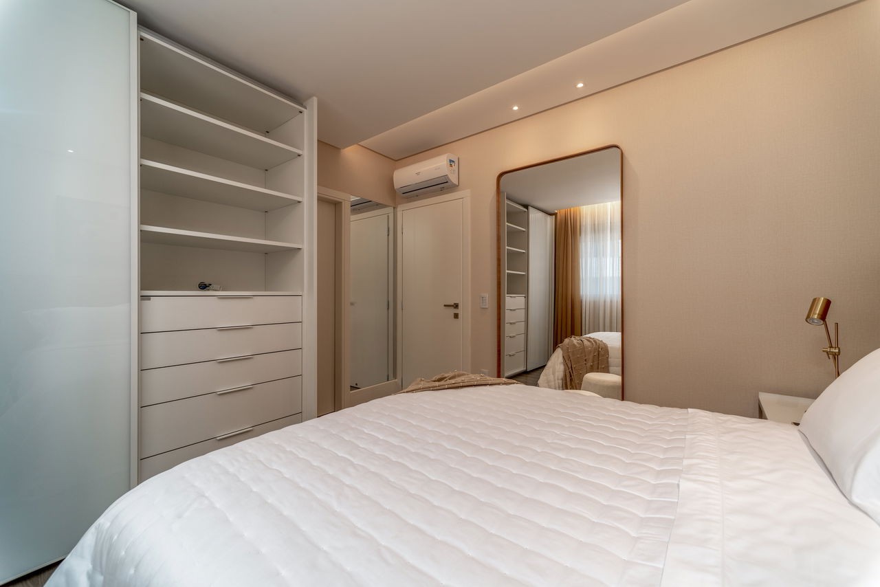 Luxuoso apartamento pronto à venda no Centro de Balneário Camboriú-SC: 4 quartos, 4 suítes, 4 banheiros, 4 vagas de garagem, 233m².