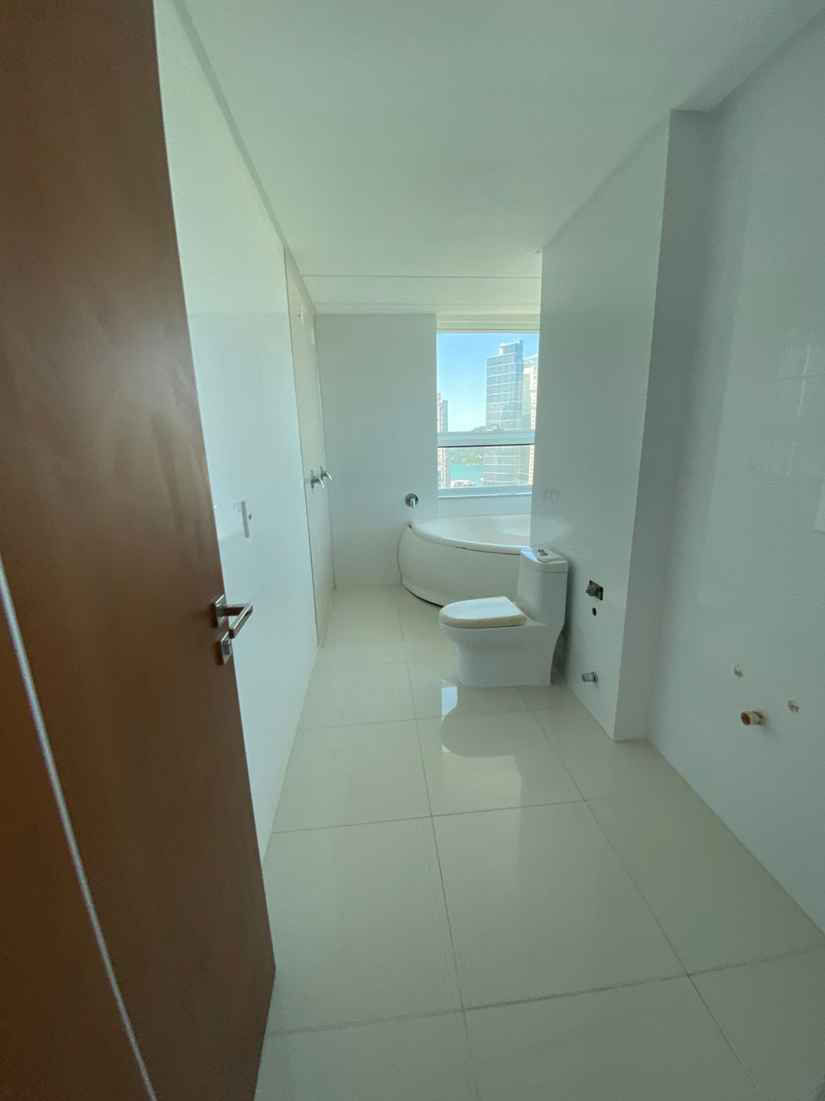 Imperdível! Apartamento de Luxo Pronto na Barra Sul, Balneário Camboriú-SC: 4 suítes, 3 vagas, 220,79m². Agende sua visita!