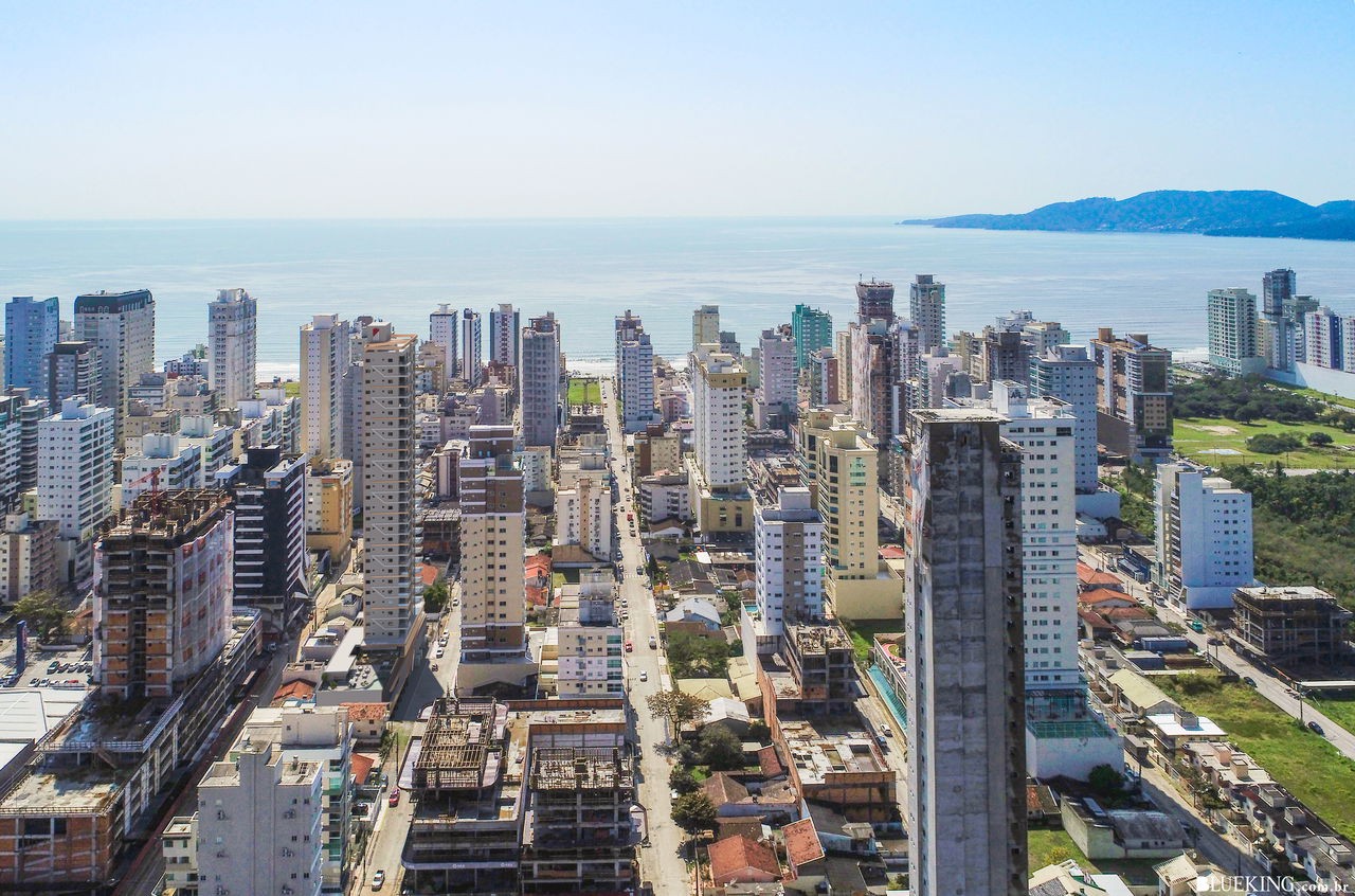 Apartamento em Construção em Itapema/SC, na Meia Praia, com 130m², 3 Suítes e 2 Vagas de Garagem, a 500m do mar, com LAzer Completo. Investimento!