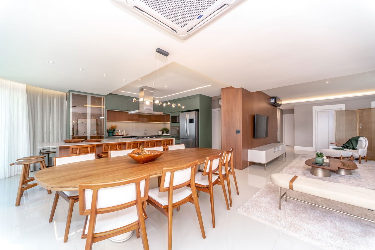 Apartamento de Luxo pronto à Venda no Centro de Balneário Camboriú-SC: 4 Quartos, 4 Suítes, 5 Banheiros, 4 Vagas de Garagem, 237m² de Área