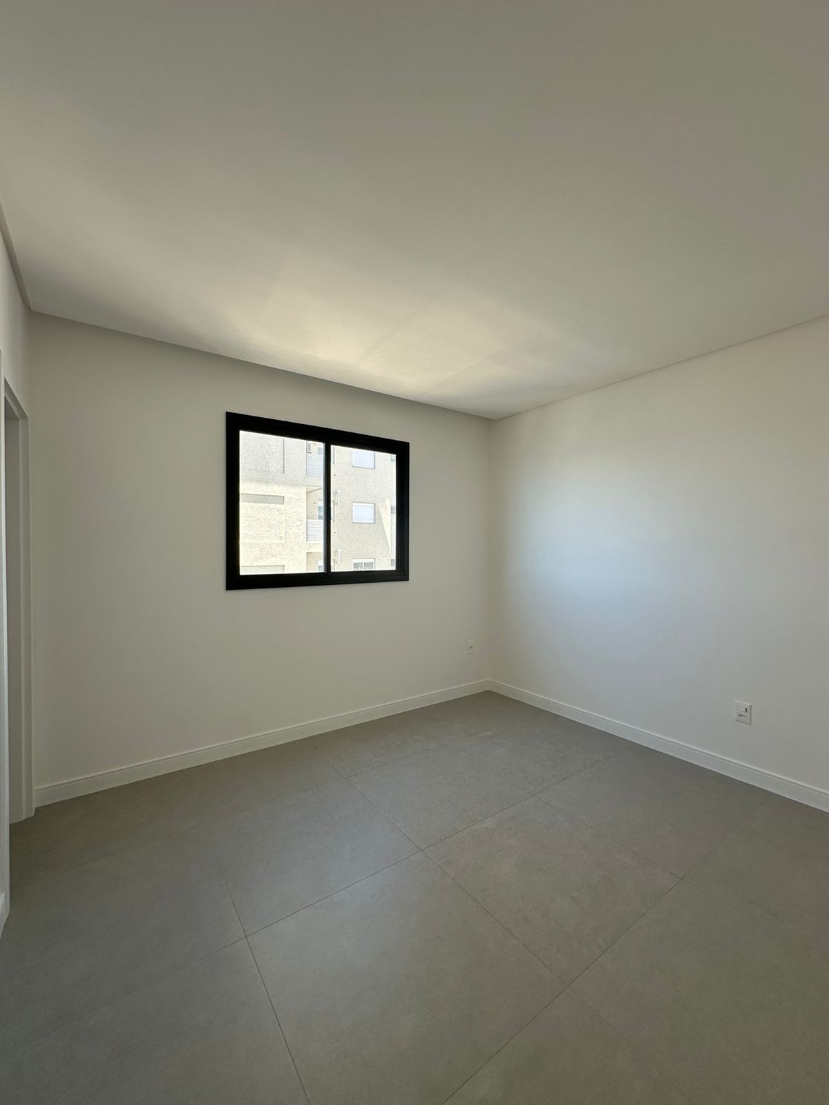 Apartamento Novo e Pronto para Morar em Itapema/SC no bairro Andorinha, a 480m do mar, com 137m², 3 Suítes e 3 Vagas de garagem, com Lazer Completo.
