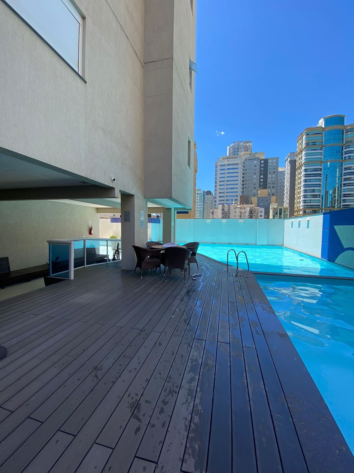 Apartamento Pronto em Itapema/SC com 268,27m² área privativa sendo, 4 suítes, 2 vagas de garagem, área de lazer completa