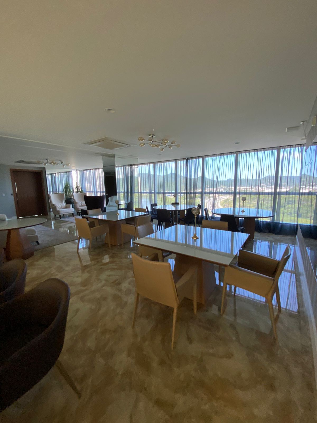 Imperdível! Apartamento de Luxo Pronto na Barra Sul, Balneário Camboriú-SC: 4 suítes, 3 vagas, 220,79m². Agende sua visita!