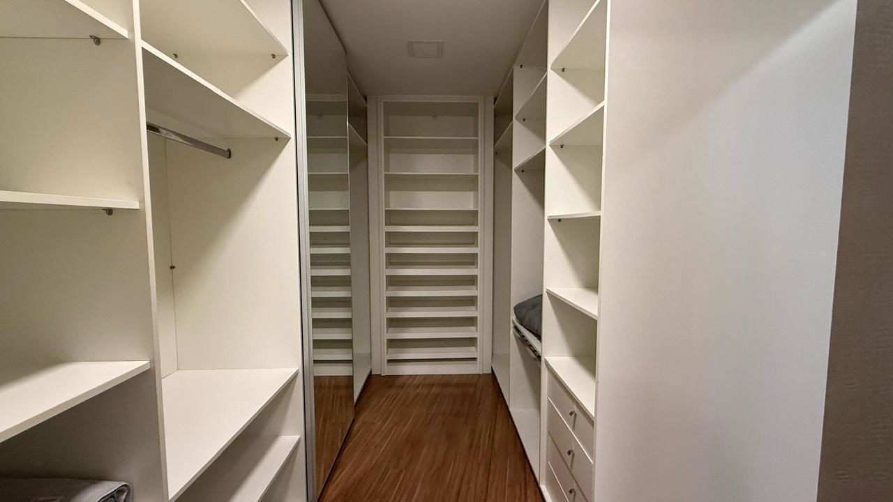 Apartamento Pronto Para morar em Balneário Camboriú/SC com 300m² área privativa sendo 4 suítes, 5 vagas de garagem, lazer completo