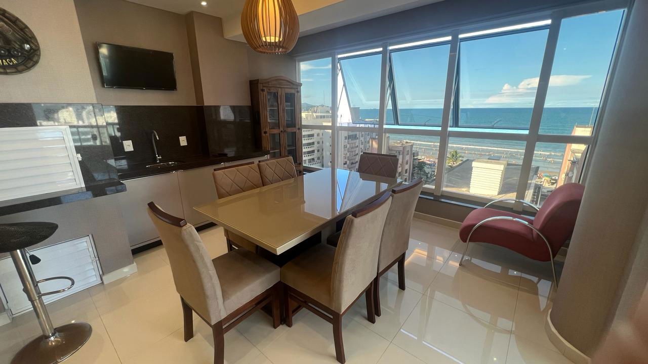Apartamento Pronto Mobiliado em Itapema/SC no bairro Meia Praia, com 268m², 4suítes e 2vagas de gragem. Ótima localização a 400m do mar. Investimento.