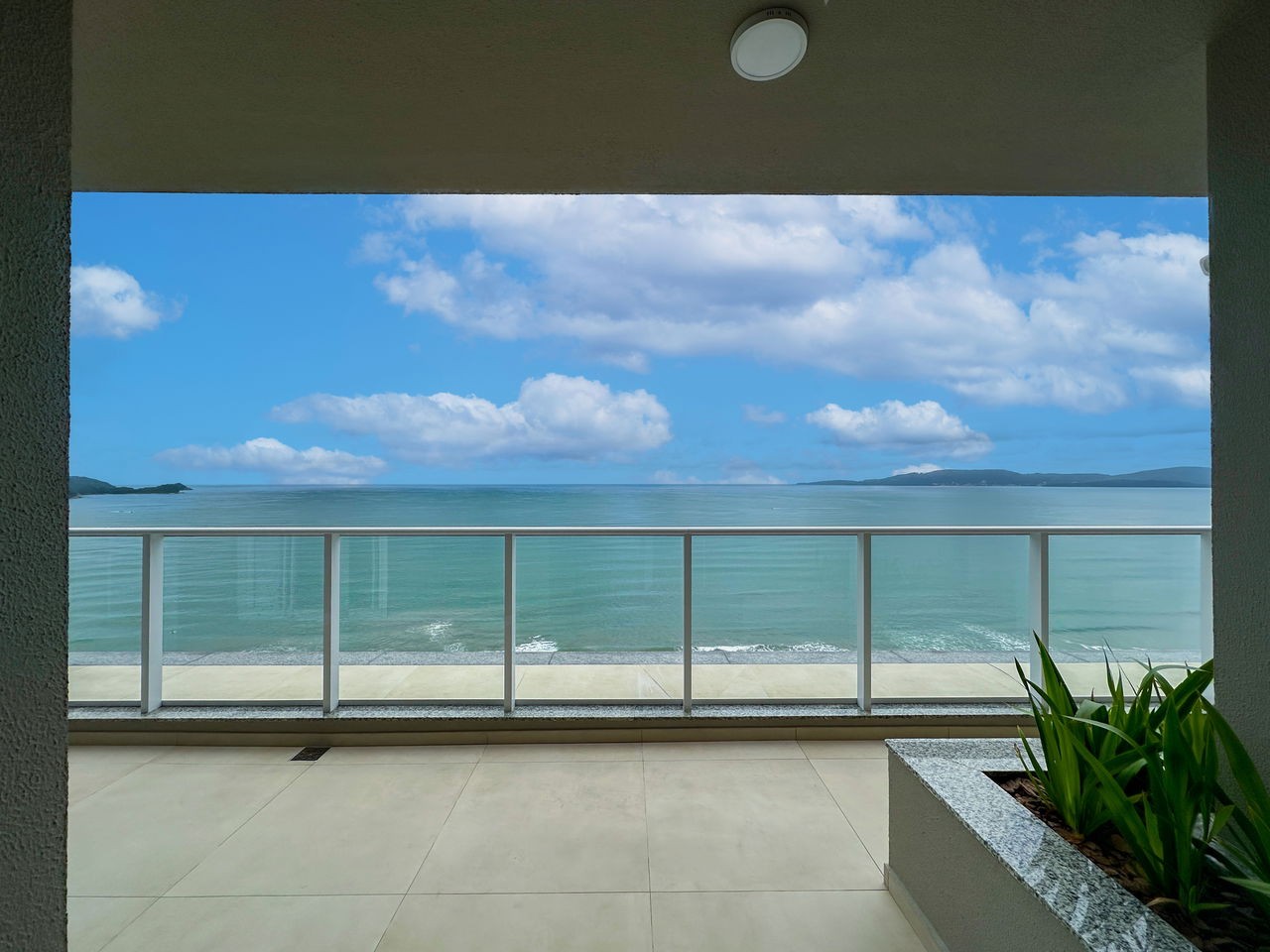 Apartamento Pronto para morar em Itapema/SC com 163m² área privativa sendo 3 suítes, 3 vagas de garagem