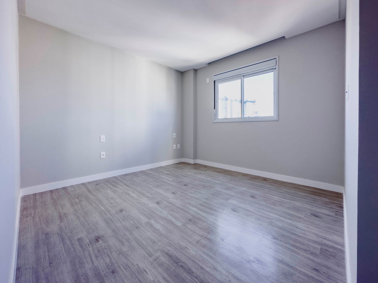 Apartamento de Luxo pronto no Centro de Balneário Camboriú-SC: 03 Quartos, 3 Suítes, 4 Banheiros, 3 Vagas, 135,60m².