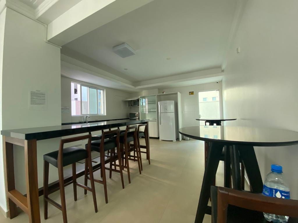 Venda de Apartamento Pronto de Luxo na Meia Praia, Itapema-SC: 4 Quartos, 3 Suítes, 4 Banheiros, 3 Vagas de Garagem!