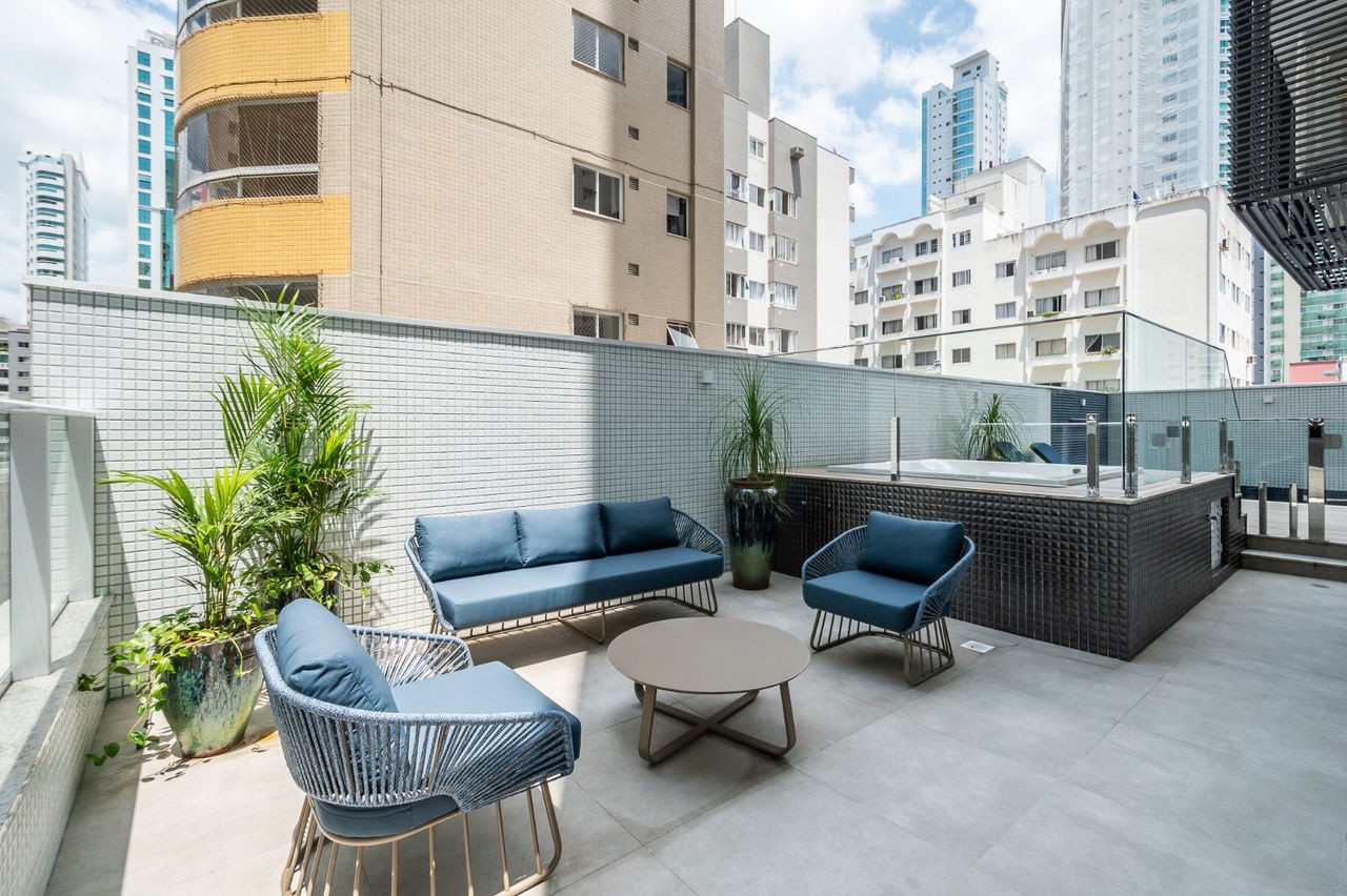 Apartamento de luxo pronto na cidade de Balneário Camboriú/SC, no bairro Centro, com 4 Suítes e 3 Vagas de Garagem. Localização Privilegiada.