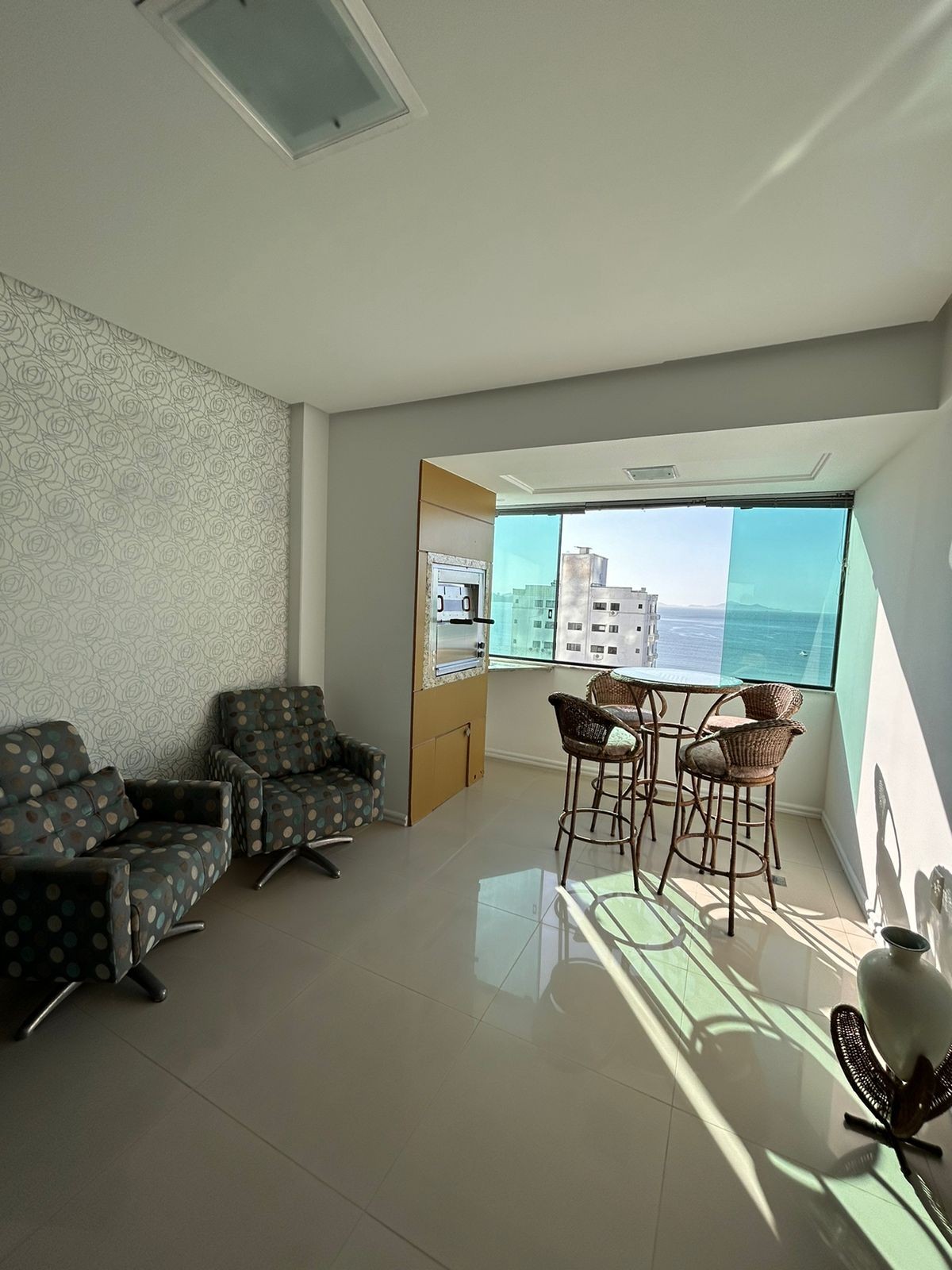 Imperdível apartamento Pronto à venda em Balneário Camboriú-SC, Barra Sul: 3 quartos, 1 suíte, 2 banheiros, 1 vaga de garagem, 140m².