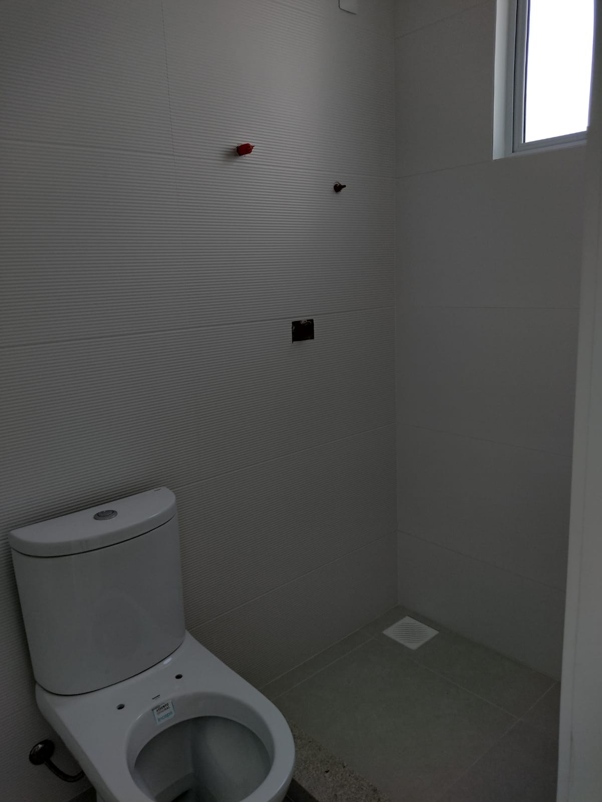 Apartamento de Luxo Pronto no Centro de Balneário Camboriú-SC: 3 suítes, 4 banheiros, 3 vagas de garagem, 145,82m² de área.