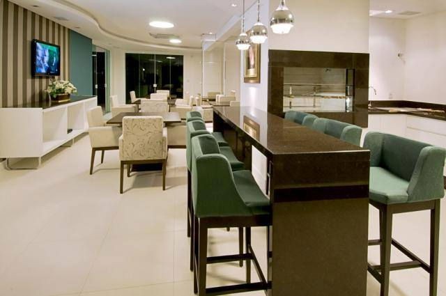 Sala comercial na cidade de Balneário Camboriú/SC no bairro Centro, com 109m² e 1 Vaga de Garagem.