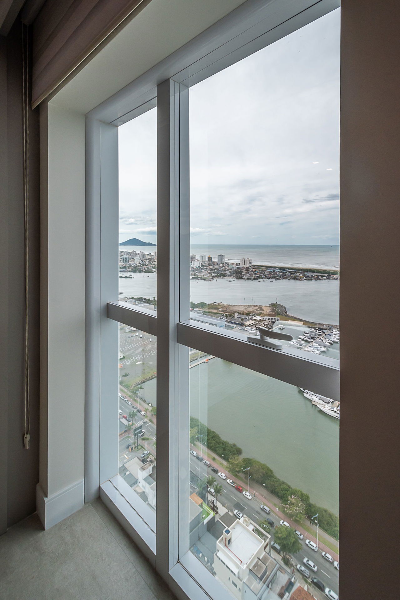 Imperdível apartamento Pronto à venda em Itajaí-SC, no bairro Fazenda: 3 quartos, 3 suítes, 5 banheiros, 5 vagas de garagem, 328,96 m²!