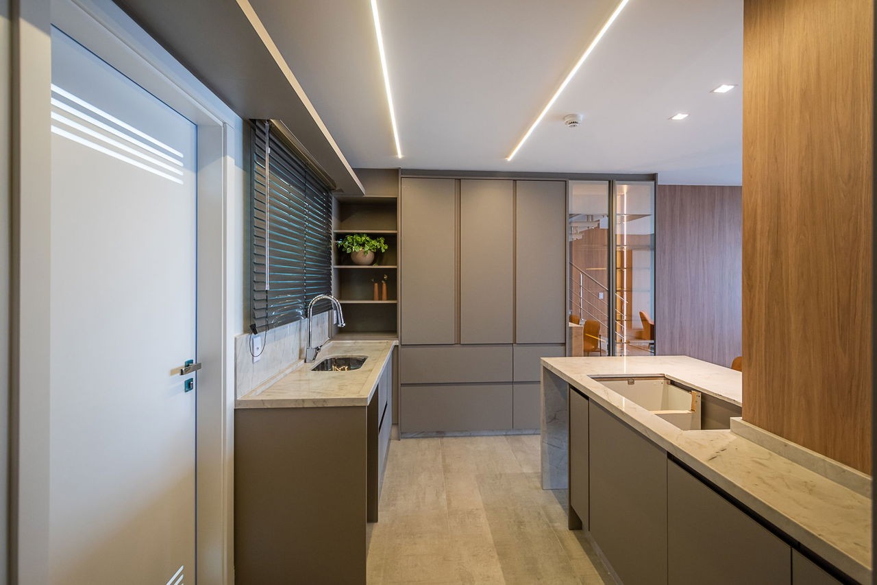 Imperdível apartamento Pronto à venda em Itajaí-SC, no bairro Fazenda: 3 quartos, 3 suítes, 5 banheiros, 5 vagas de garagem, 328,96 m²!