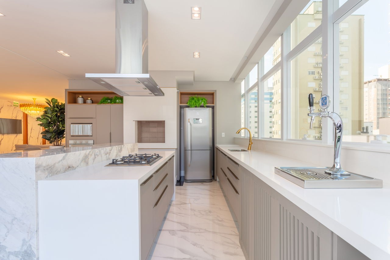 Apartamento Pronto na cidade de Itapema/SC no bairro Andorinha, 3 suítes e 2 Vagas de garagem, com Lazer Completo. Bem localizado. Investir