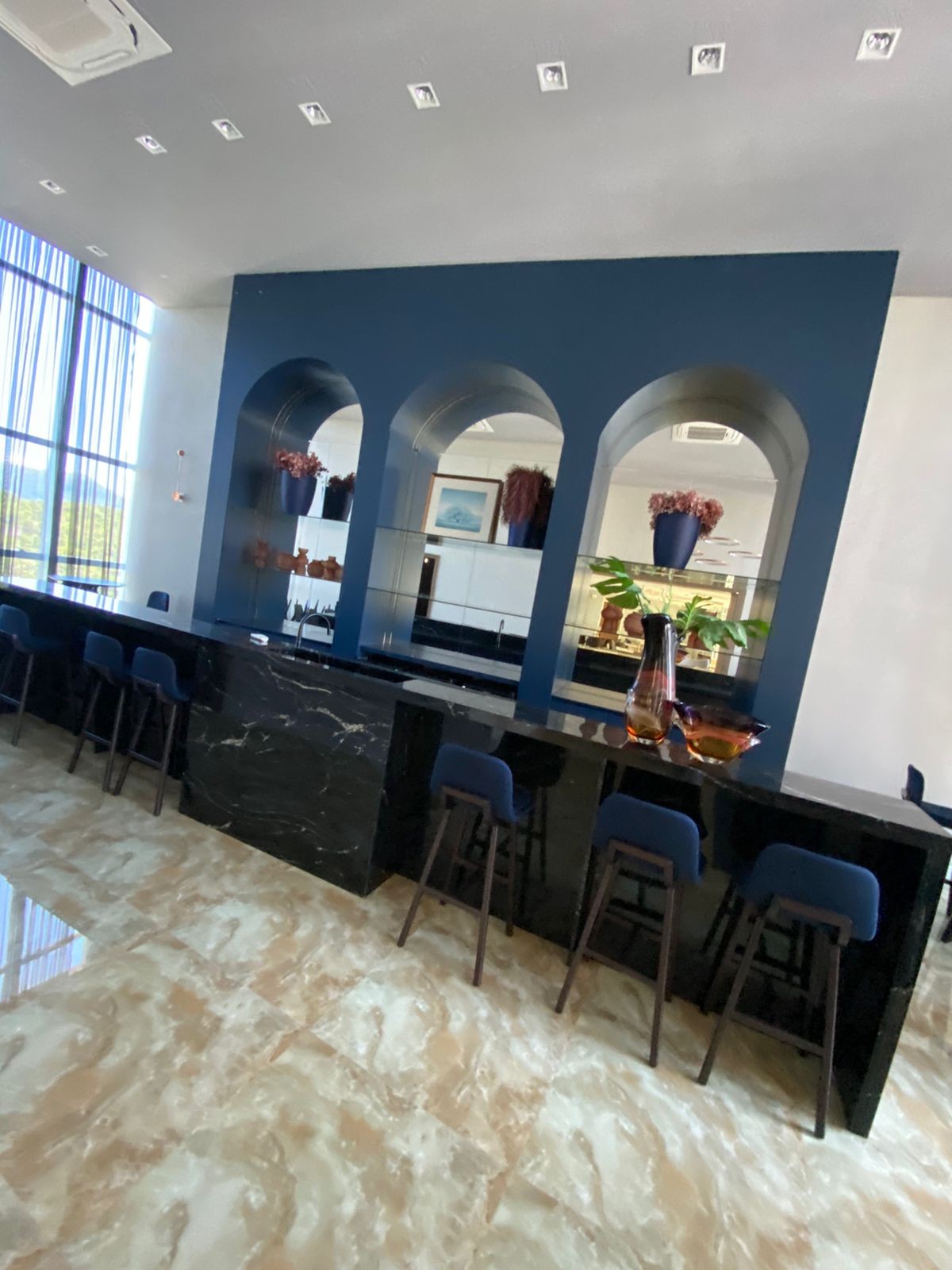 Imperdível! Apartamento de Luxo Pronto na Barra Sul, Balneário Camboriú-SC: 4 suítes, 3 vagas, 220,79m². Agende sua visita!