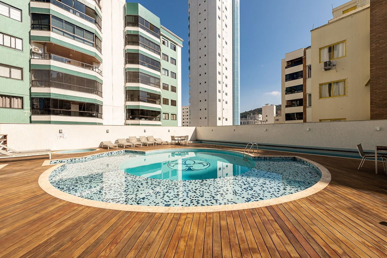 Sala comercial na cidade de Balneário Camboriú/SC no bairro Centro, com 109m² e 1 Vaga de Garagem.