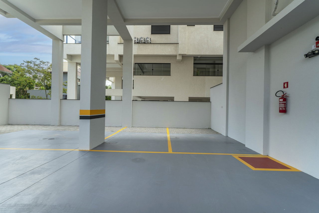 Apartamento Pronto para morar em Bombinhas/SC com 97m² área privativa sendo 2 suítes, 1 vaga de garagem,