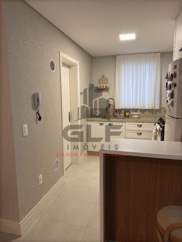 Apartamento de Alto Padrão na cidade de Itapema/SC, no bairro Meia Praia, com 4 Suítes sendo 01 máster com hidromassagem e 3 Vagas de Garagem.
