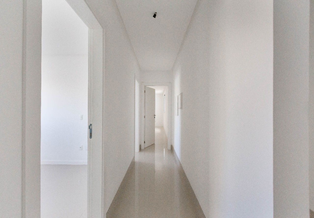 Apartamento de luxo Pronto na cidade de Balneário Camboriú/SC, no bairro Centro, com 4 Suítes e 3 Vagas de Garagem. Localização Privilegiada.