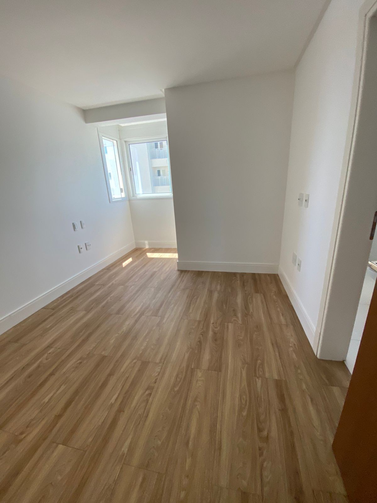 Imperdível! Apartamento de Luxo Pronto na Barra Sul, Balneário Camboriú-SC: 4 suítes, 3 vagas, 220,79m². Agende sua visita!