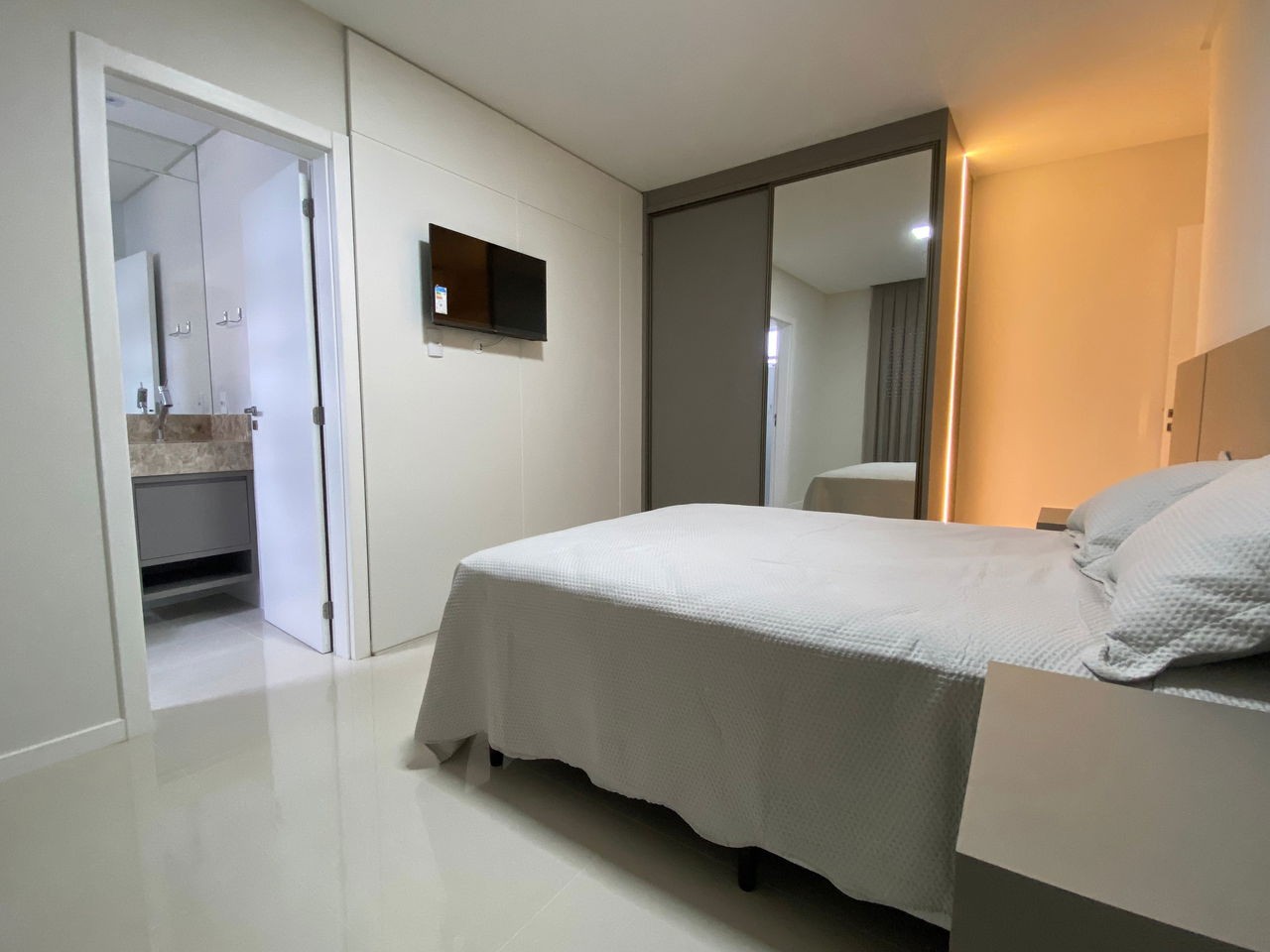 Apartamento Pronto em Itapema/SC bairro Meia Praia, com 142m² área privativa, não perca essa oportunidade