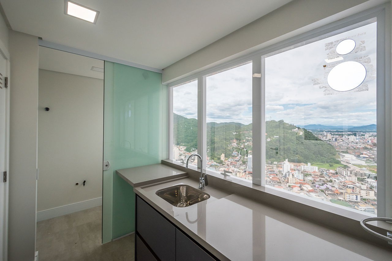 Imperdível apartamento Pronto à venda em Itajaí-SC, no bairro Fazenda: 3 quartos, 3 suítes, 5 banheiros, 5 vagas de garagem, 328,96 m²!