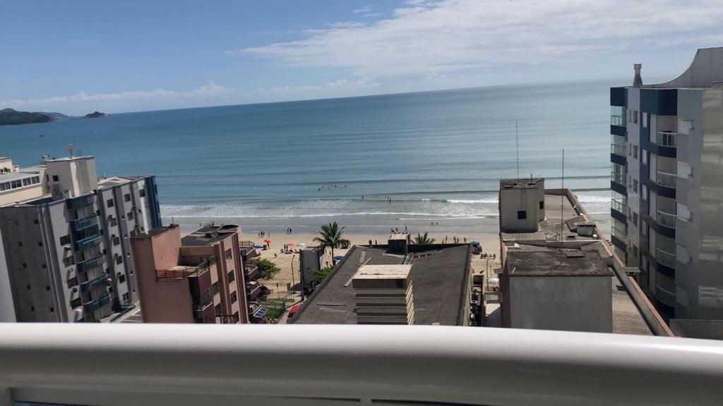 Apartamento Pronto em Itapema/SC com 268,27m² área privativa sendo, 4 suítes, 2 vagas de garagem, área de lazer completa