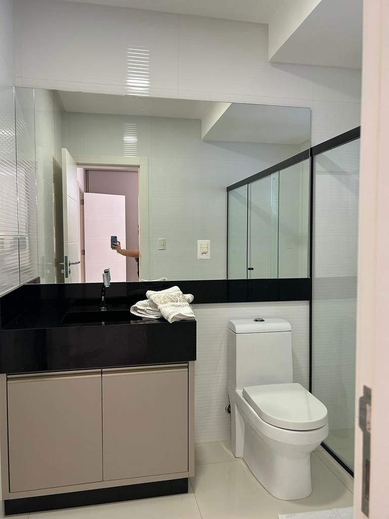 Apartamento Pronto em Itapema/SC com 268,27m² área privativa sendo, 4 suítes, 2 vagas de garagem, área de lazer completa