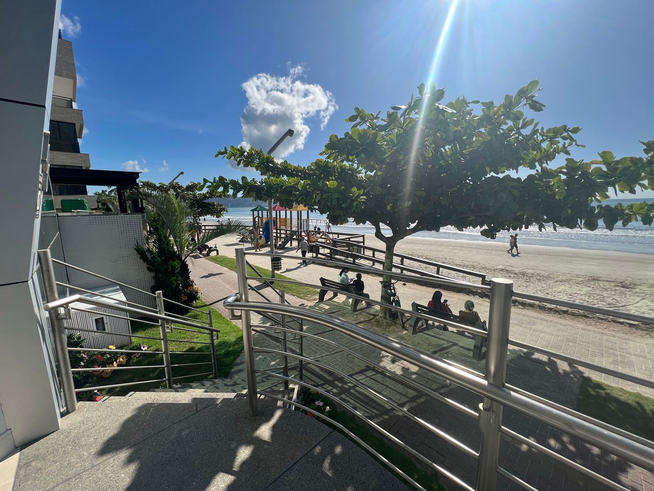 Apartamento Novo e Pronto para morar na cidade de Itapema/SC no bairro Morretes, com 2 Suítes e 1 Vaga de garagem, com Lazer Completo. Bem localizado.