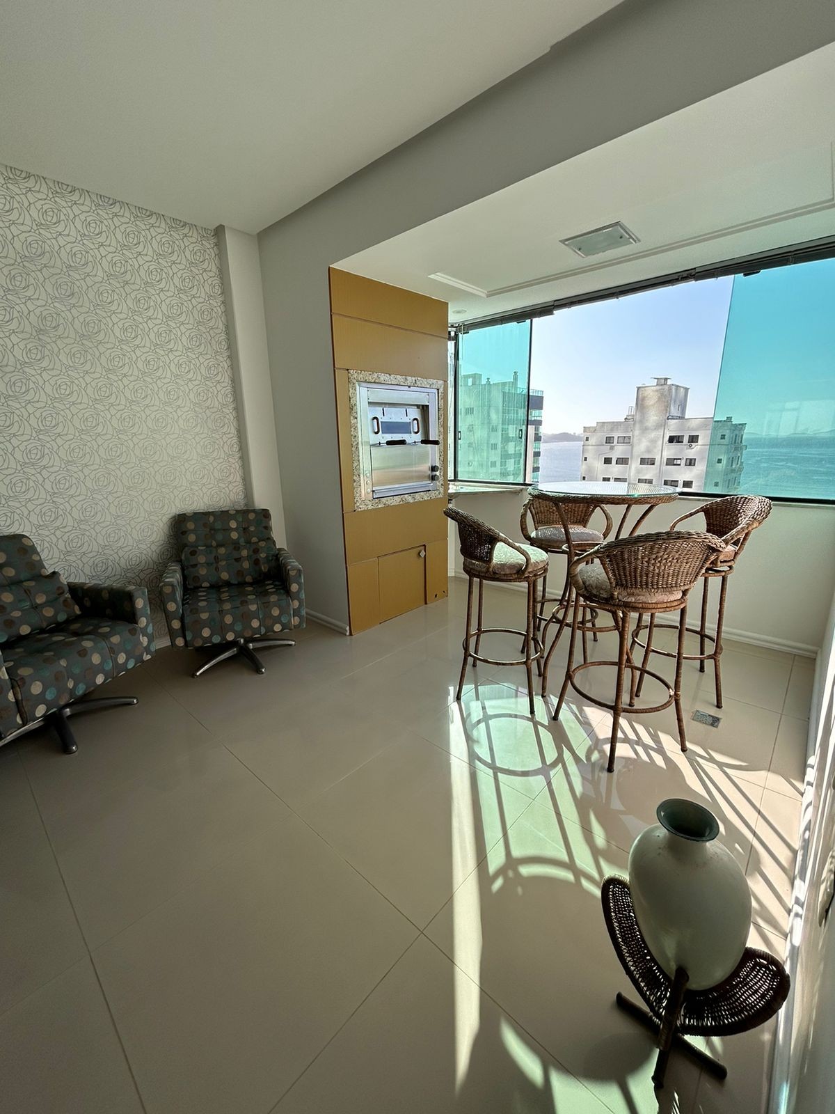 Imperdível apartamento Pronto à venda em Balneário Camboriú-SC, Barra Sul: 3 quartos, 1 suíte, 2 banheiros, 1 vaga de garagem, 140m².