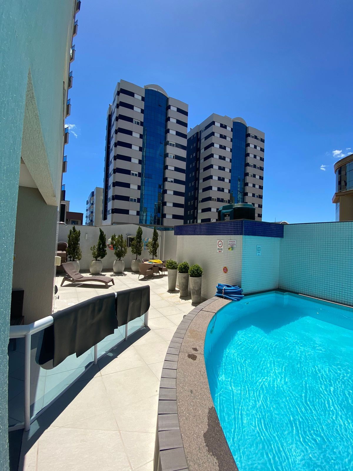 Apartamento Pronto em Itapema/SC com 268,27m² área privativa sendo, 4 suítes, 2 vagas de garagem, área de lazer completa