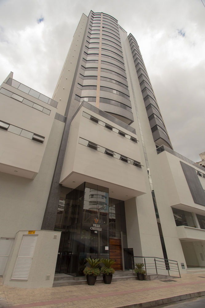Apartamento de luxo Pronto na cidade de Balneário Camboriú/SC, no bairro Centro, com 4 Suítes e 3 Vagas de Garagem. Localização Privilegiada.