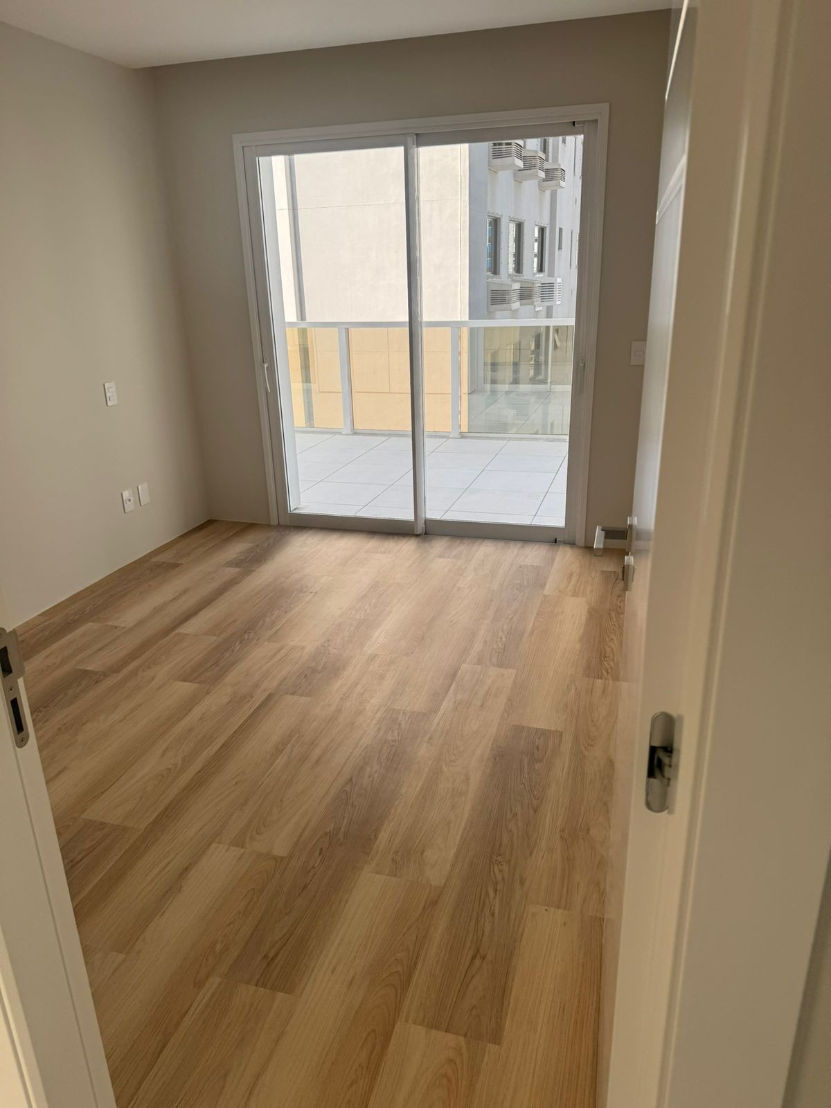 Apartamento Pronto em Balneário Camboriú/SC Centro com 4 suítes 3 vagas de garagem, área de lazer completa