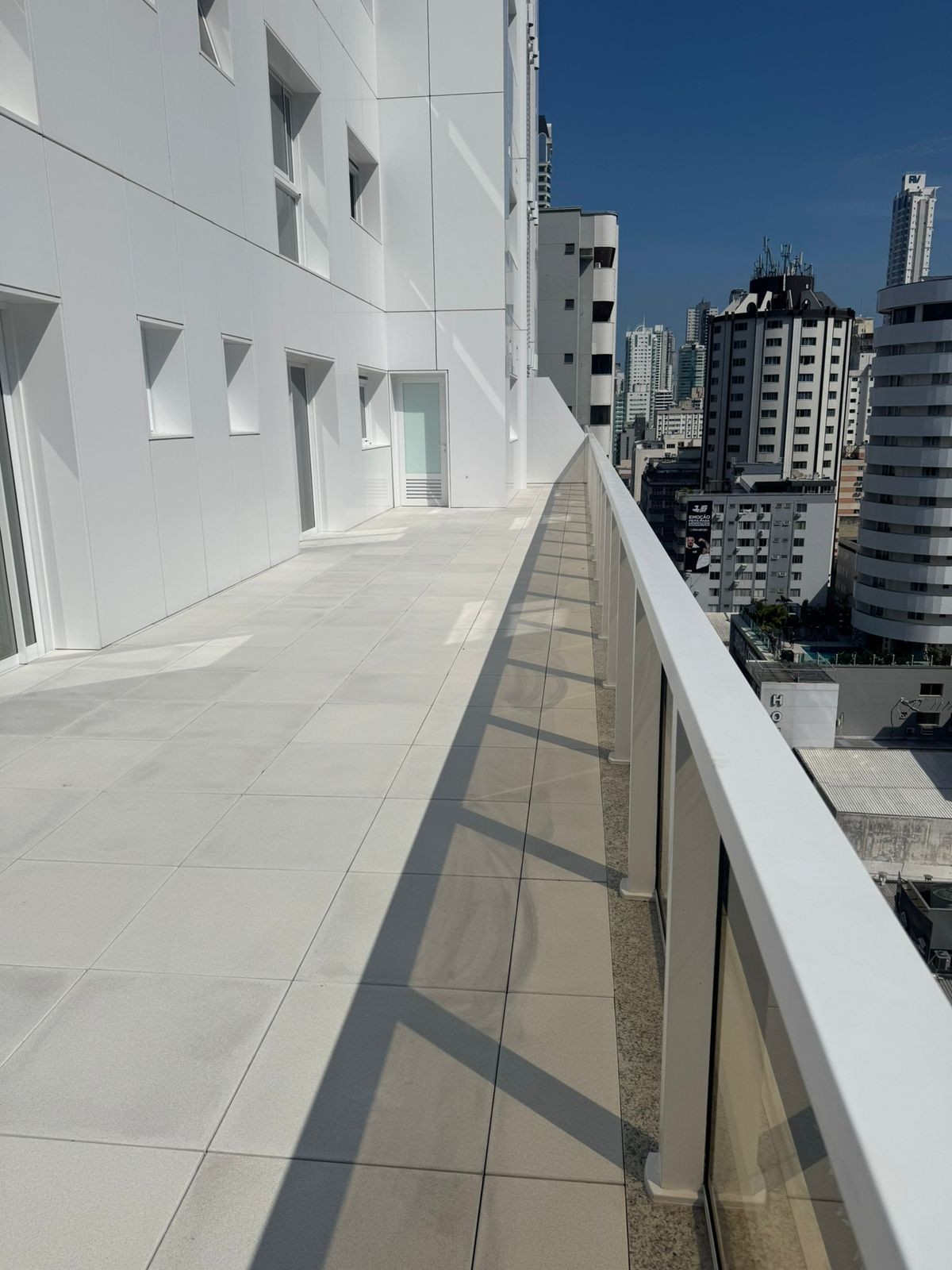 Apartamento Pronto em Balneário Camboriú/SC Centro com 4 suítes 3 vagas de garagem, área de lazer completa