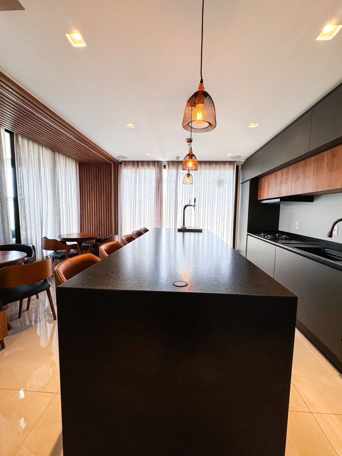 Apartamento Pronto em Camboriú/SC com 90,79m² área privativa, com 3 dormitórios sendo 1 suíte,2 vagas de garagem, área de lazer completa