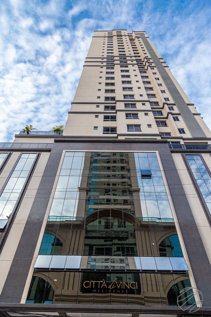 Apartamento Pronto para Morar em Balneário Camboriú, Centro com 143,72m² área privativa, com 4 dormitórios sendo 2 suítes, 2 vagas de garagem
