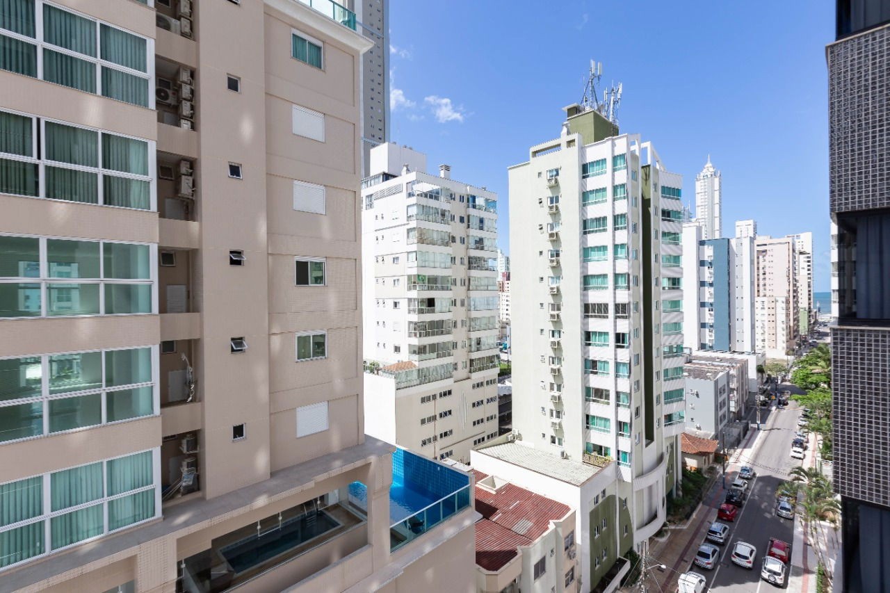 Apartamento em Pronto para morar em Balneário Camboriú/SC com 150,48m² área privativa sendo 4 suítes 3 vaga de garagem, área de lazer completa
